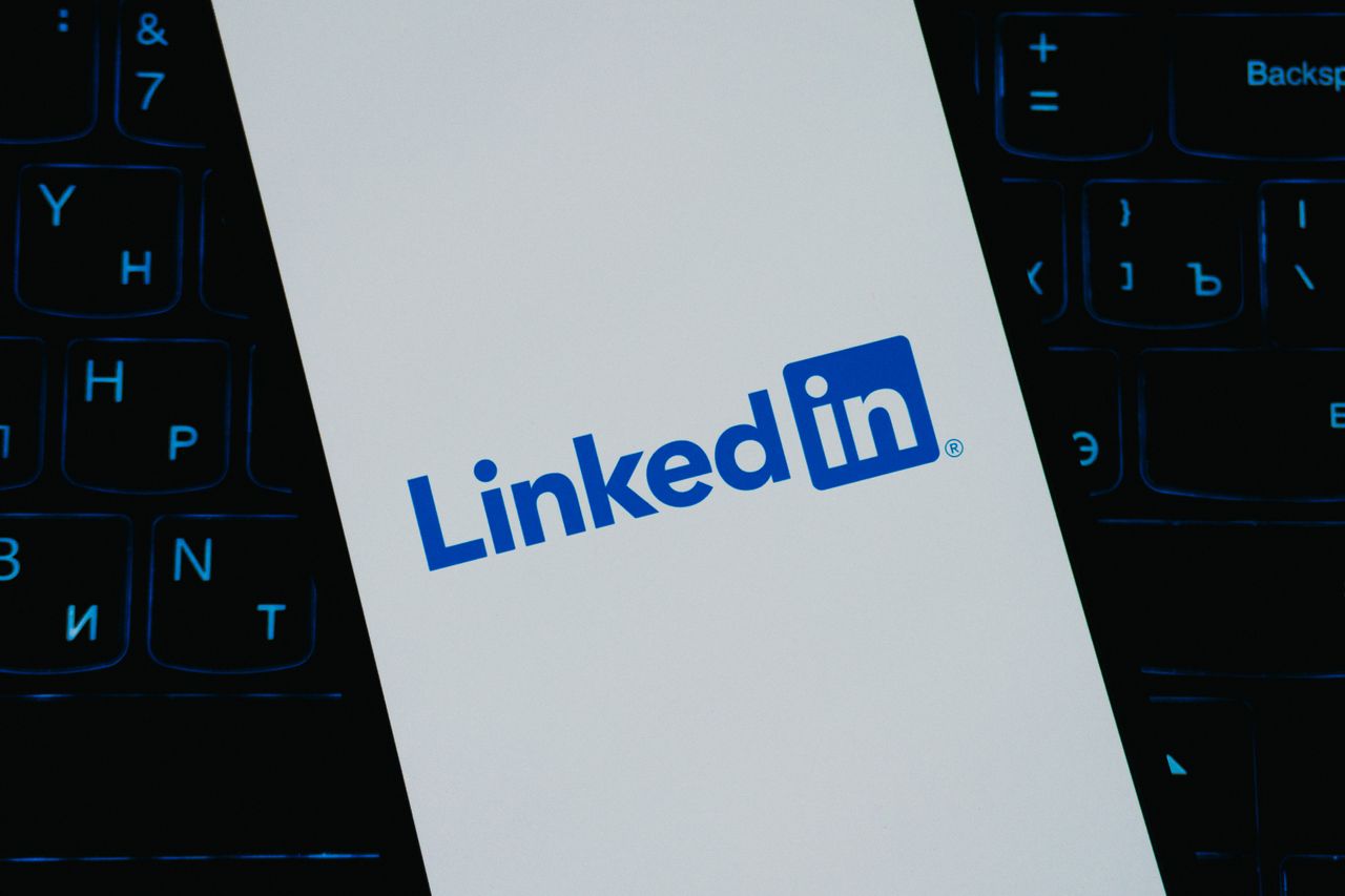 Your LinkedIn Profile Is Not a Resume: Turn It into a Remote Job Magnet